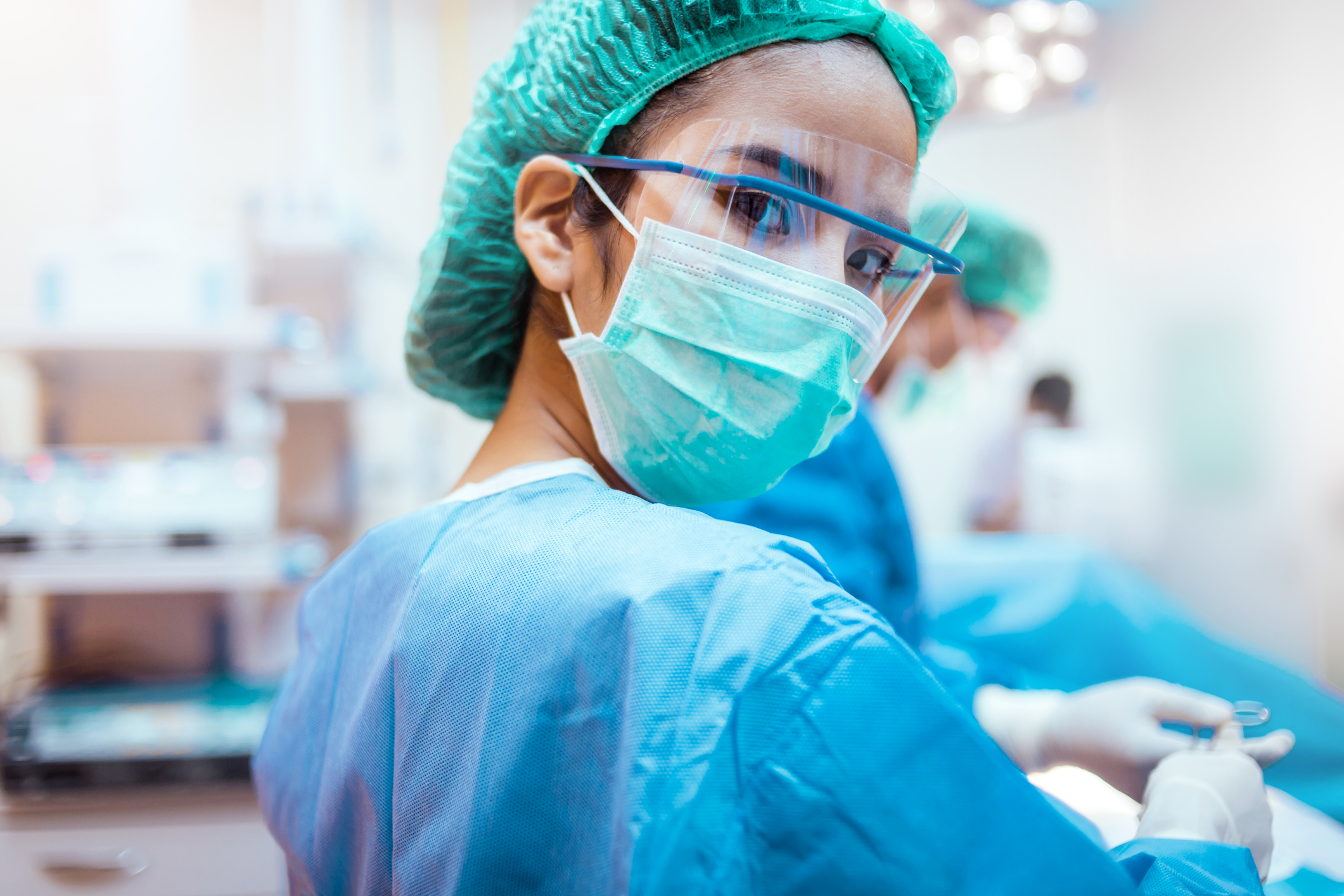 surgical technologist working in the operating room surgical technologist working in the operating room
